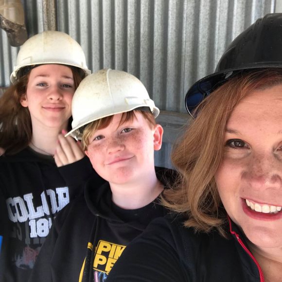 Meet your Poshers, Angela & Star - Picture 2 of 2